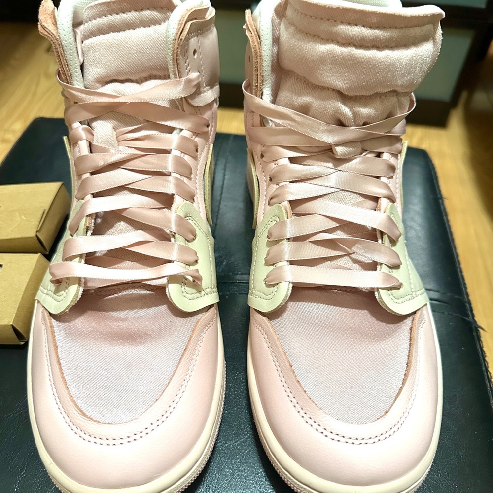 Nike Air Jordan 1 Mid SE Pink Satin Pastel W 11.5 / M 10 - Picture 2 of 8